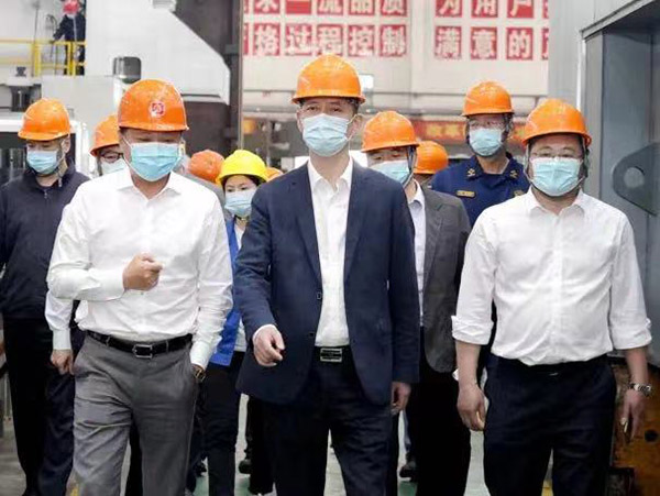 市政府黨組成員、新區(qū)黨工委副書記錢洪文蒞臨我司考察指導(dǎo).jpg